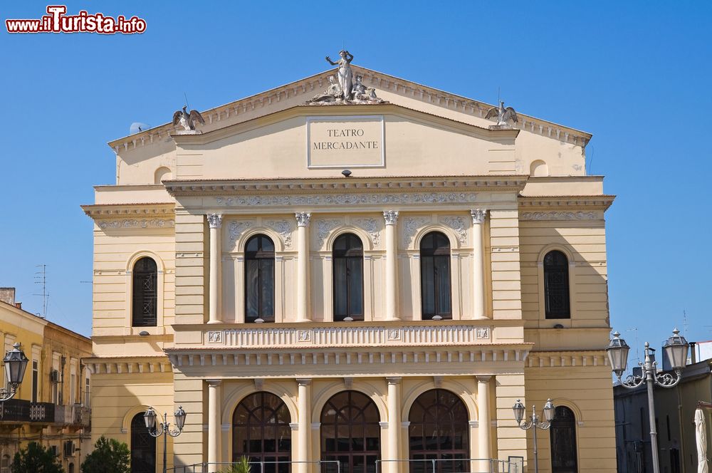 Immagine Il teatro Mercadante  si trova in centro a Cerignola in Puglia