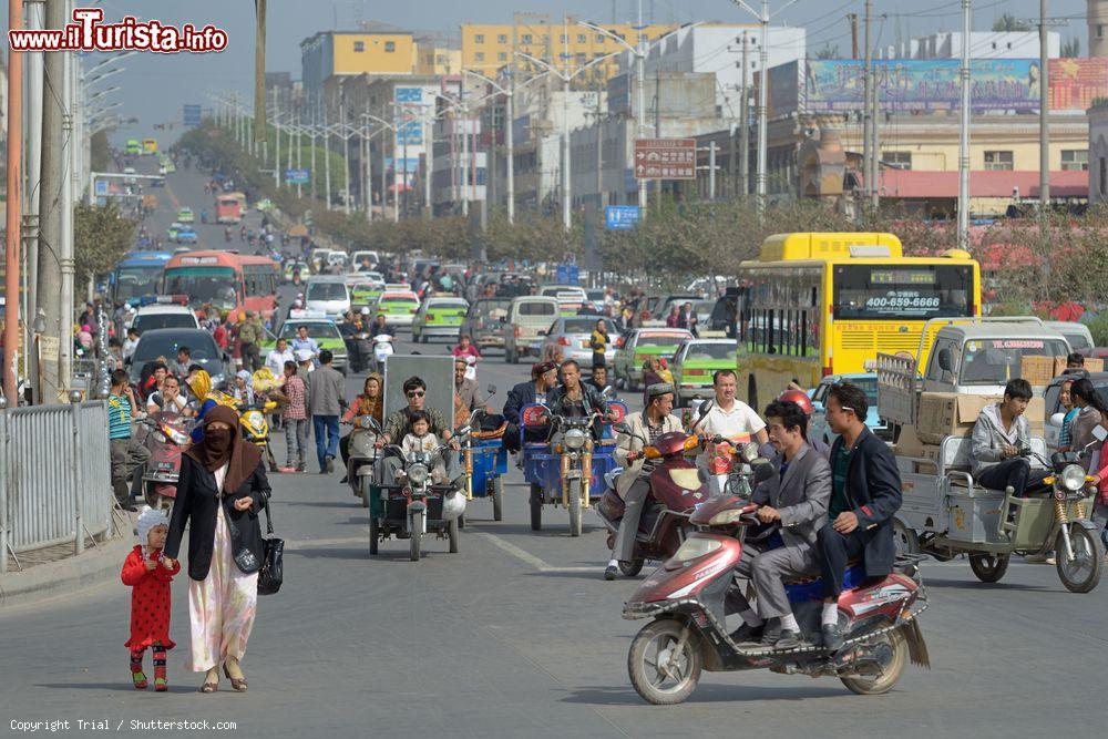 Immagine Il traffico caotico di Kashgar in Cina - © Trial / Shutterstock.com