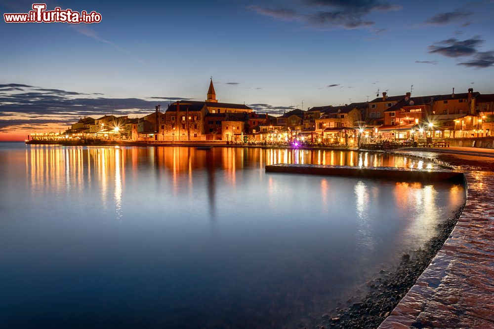 Immagine Il tramonto a Umago, località di mare dell'Istria nord-occidentale. Siamo in Croazia, non distanti dal confine con la Slovenia.