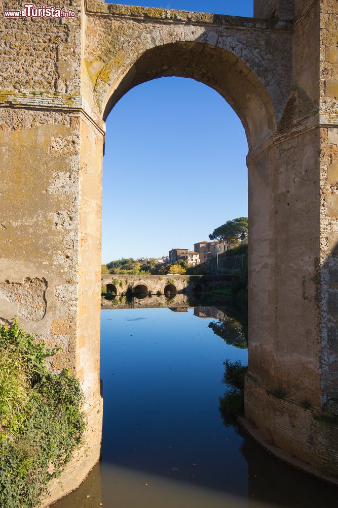 Immagine Il vecchio acquedotto nel borgo di Nepi nel Lazio