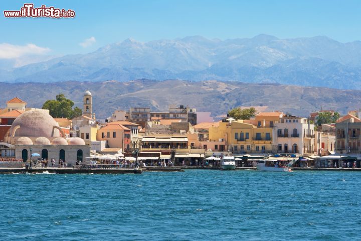 Immagine Il vecchio porto veneziano di Chania, isola di Creta - © Andrei Nekrassov / Shutterstock.com