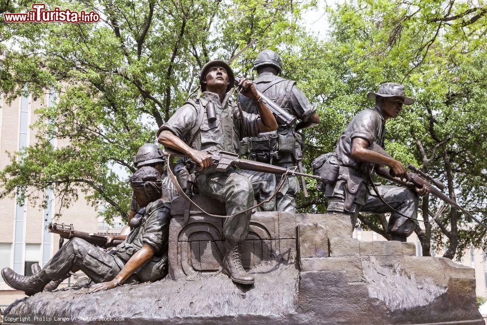 Immagine Il Vietnam War Memorial al Campidoglio di Austin, Texas (USA) - © Philip Lange / Shutterstock.com