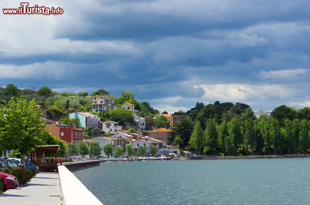 Immagine Il villaggio costiero di Marta sul Lago di Bolsena nel Lazio