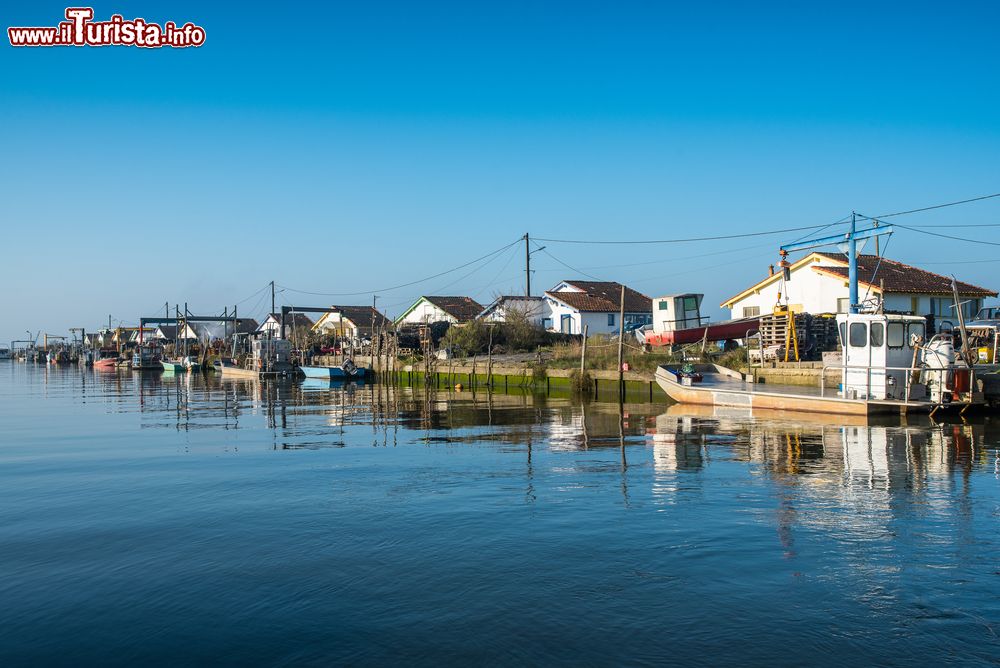 Immagine Il villaggio di Arcachon, Francia. Questa località, protetta dalla Duna del Pyla, la più alta d'Europa, è famosa per l'allevamento delle ostriche e per la pesca.