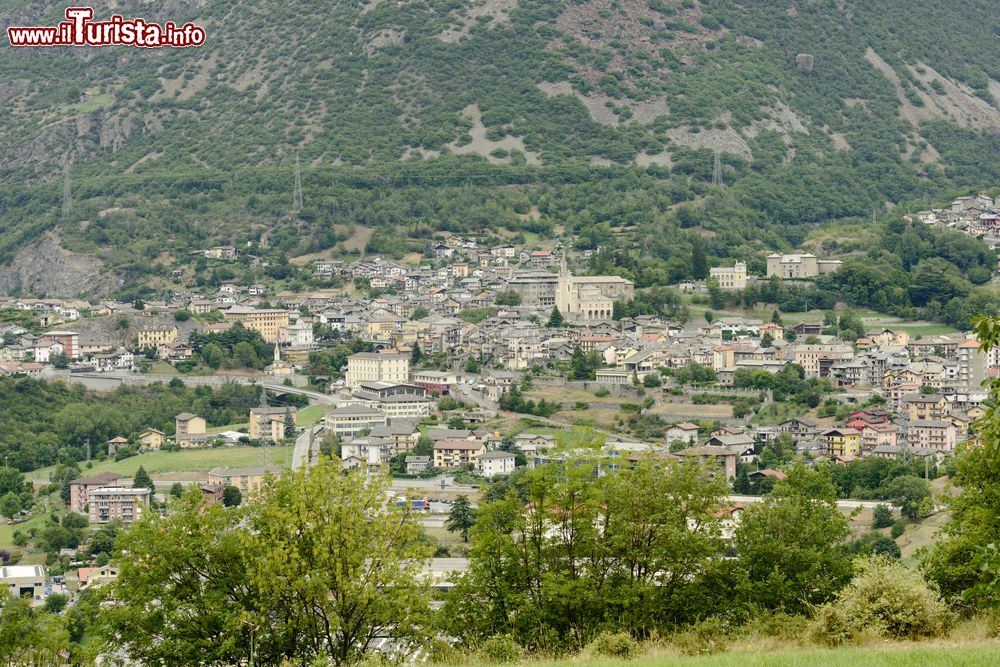 Immagine Il Villaggio di Chatillon in provincia di Aosta sulle Alpi