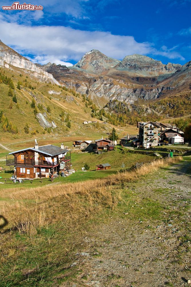 Immagine Il villaggio di Cheneil vicino a Valtournenche, in Valle d'Aosta