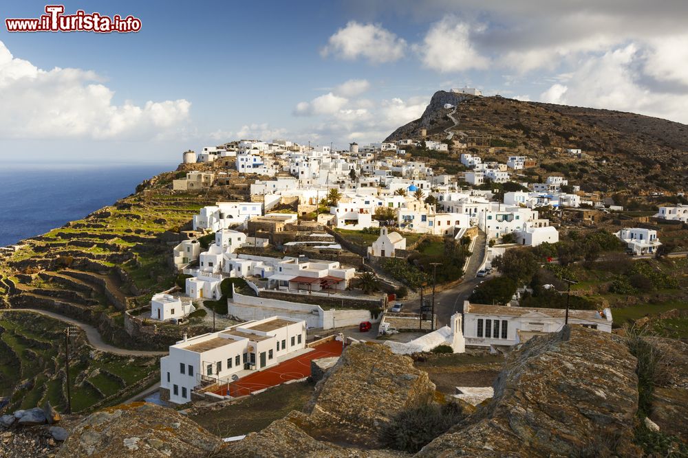 Immagine Il villaggio di Chora fotografato dall'alto, isola di Sikinos, Grecia.