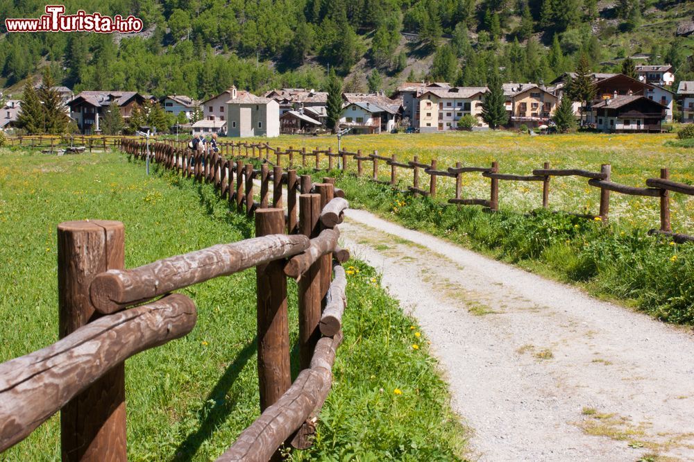 Immagine Il villaggio di Lillaz nei pressi di Cogne, Valle d'Aosta. Siamo in una delle mete turistiche più apprezzate della Valle d'Aosta.