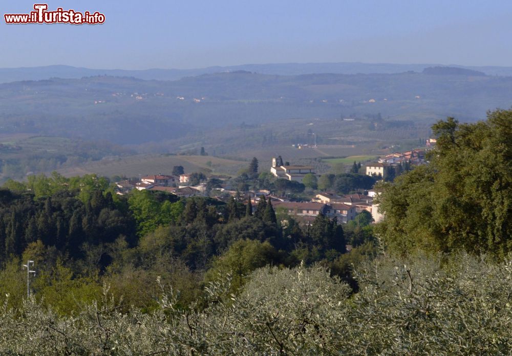 Immagine Il villaggio murato di Malmantile frazione di Lastra a Signa in Toscana, vicino a Firenze: panorama da nord - © Pufui PcPifpef - CC BY-SA 4.0, Wikipedia