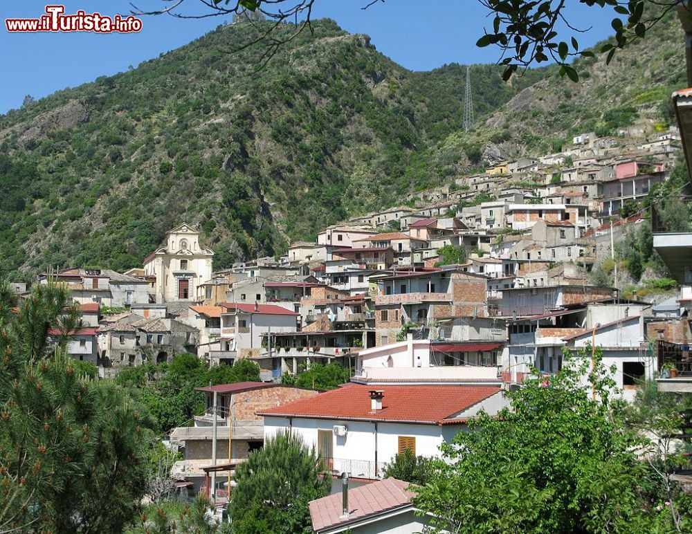 Immagine Il villaggio di San Luca in Aspromonte, provincia di Reggio Calabria - © Jacopo Werther, CC BY-SA 4.0, Wikipedia