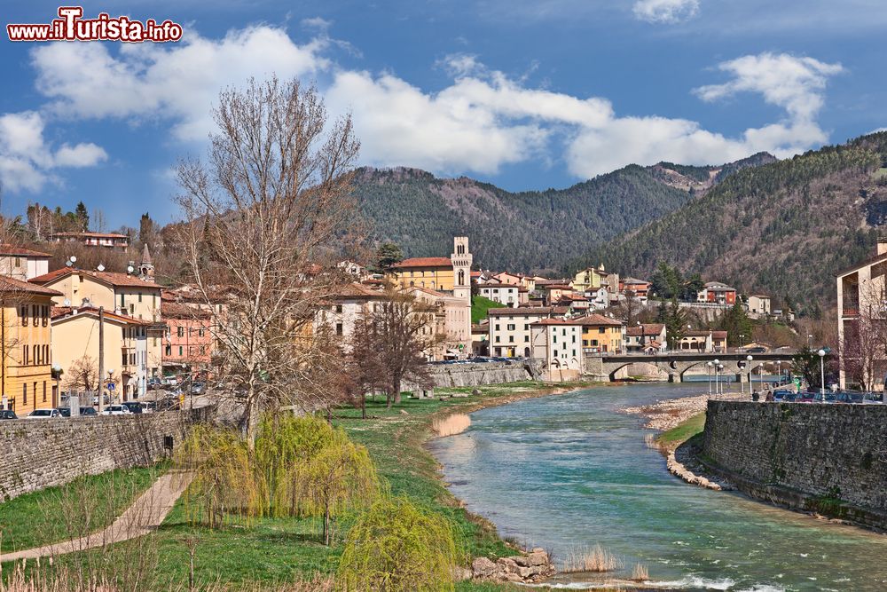 Immagine Il villaggio di Santa Sofia nella valle del Bidente in Romagna