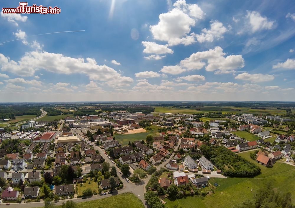 Immagine Il villaggio di Tennenlohe, nei pressi di Erlangen, fotografato dall'alto, Germania.