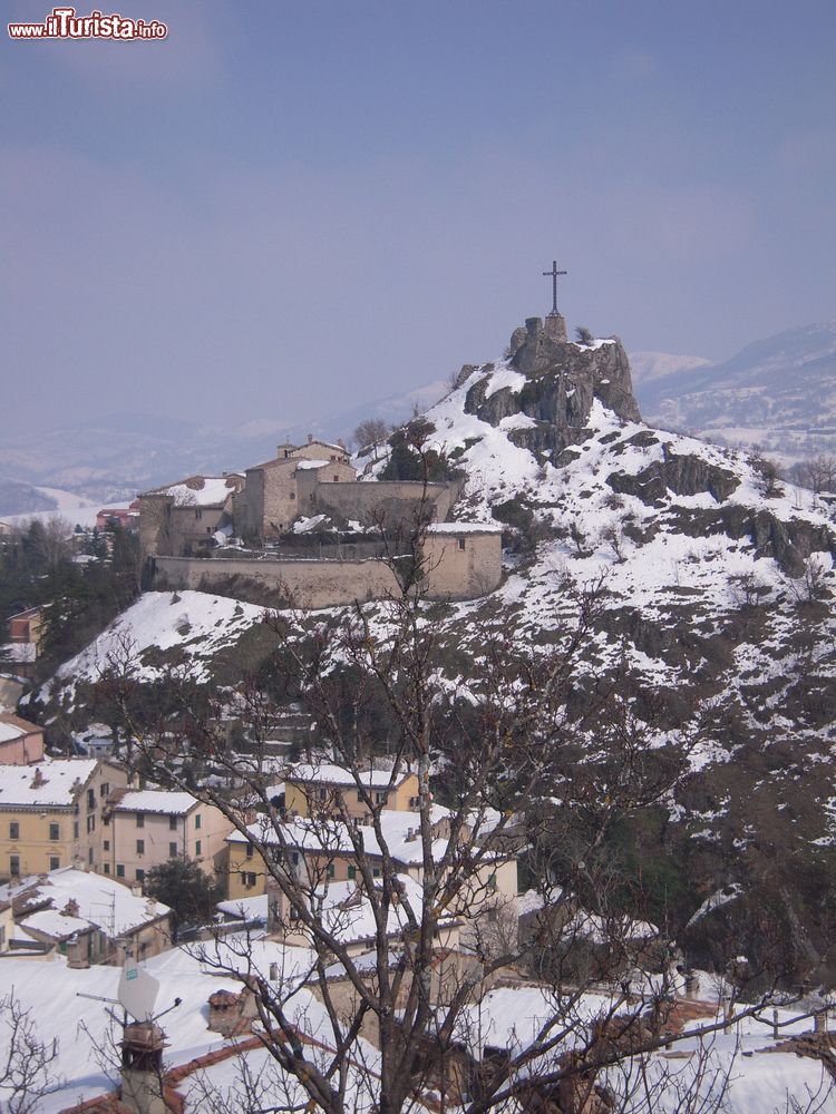 Immagine Il villaggio medievale di Pennabilli in inverno, Emilia Romagna.