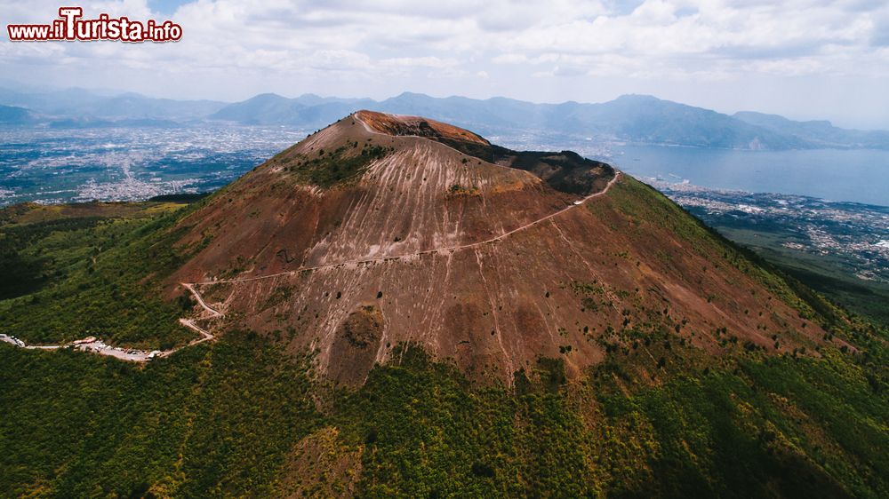 Immagine Il vulcano Vesuvio fotografato in volo, regione Campania