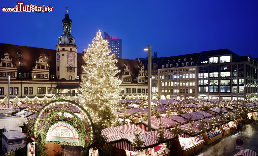 Immagine Illuminazioni natalizie nella piazza di Lipsia, Germania.