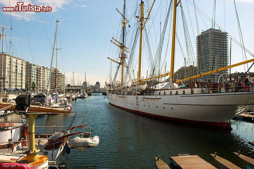 Immagine L'imbarcazione Mercator ormeggiata nella marina di Ostenda, Belgio. E' stata costruita come nave di addestramento per la flotta mercantile belga; dal 1961 è divenuto un museo galleggiante - © Oliverouge 3 / Shutterstock.com