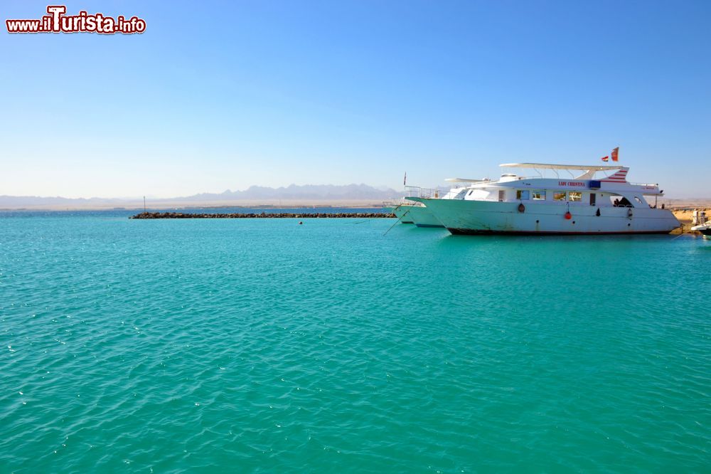 Immagine Alcune imbarcazioni presso la Marina di Soma Bay (Egitto).