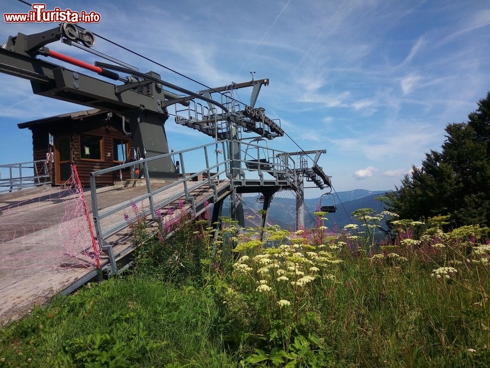 Immagine Impianto di risalita all'Abetone in Toscana, fotografato in estate