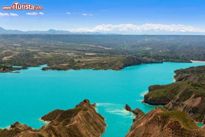 Immagine In volo sulla regione di Baza, Andalusia: in primo piano il lago Negratin