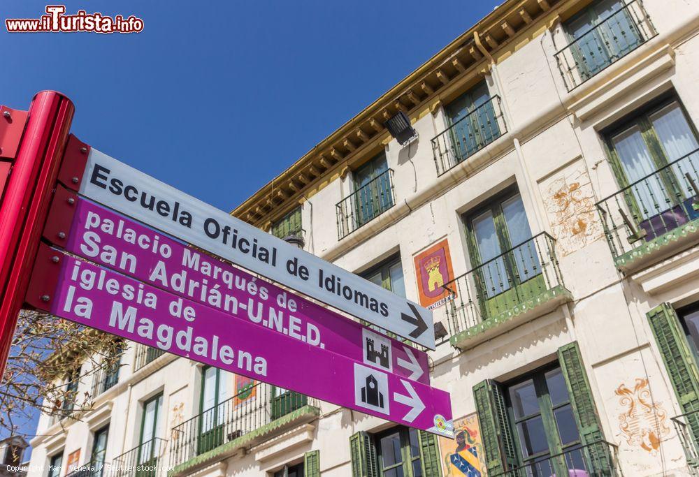 Immagine Indicazioni turistiche nella piazza del mercato a Tudela, Spagna - © Marc Venema / Shutterstock.com