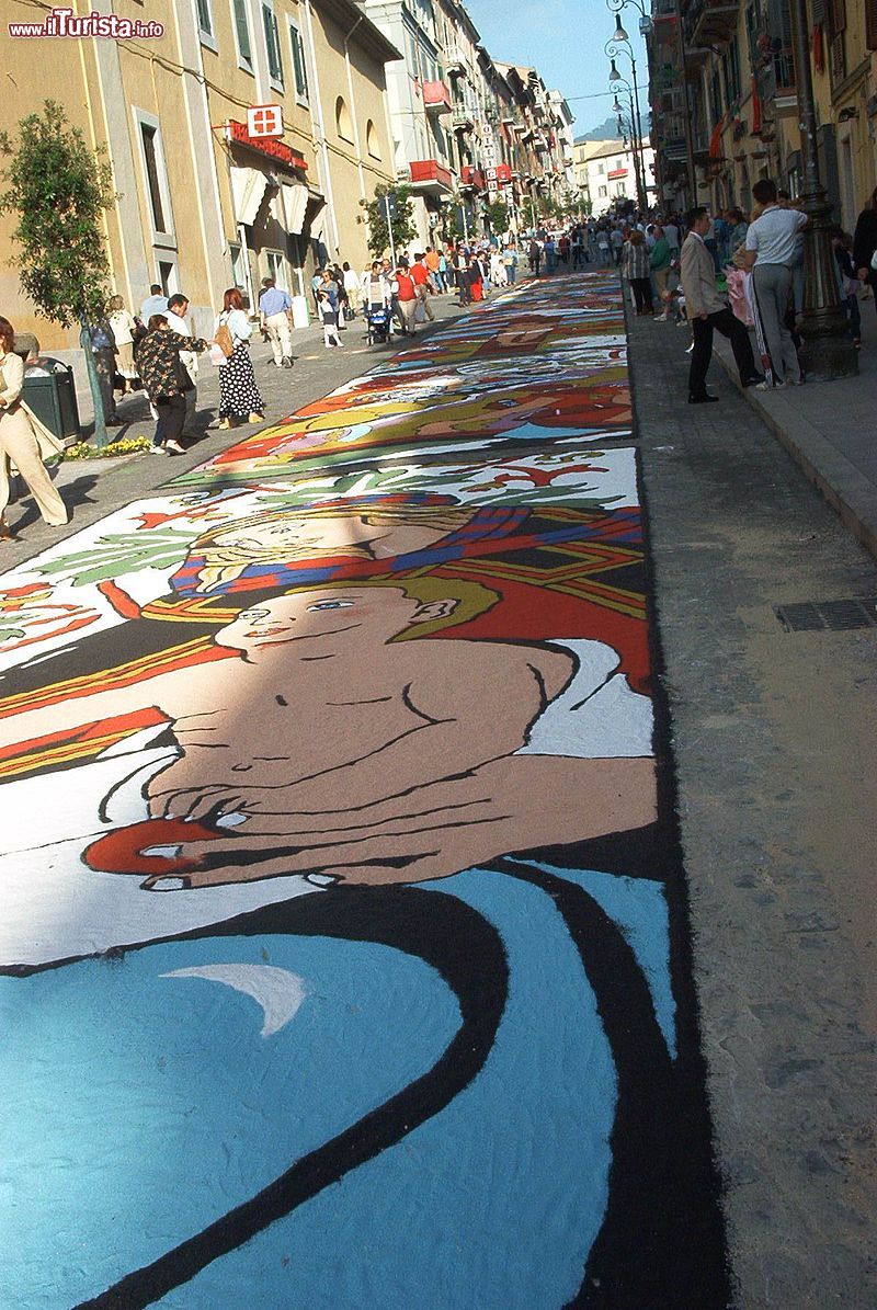 Immagine Infiorata nel centro di Marino nel Lazio  - © Gino il Pio - Wikipedia