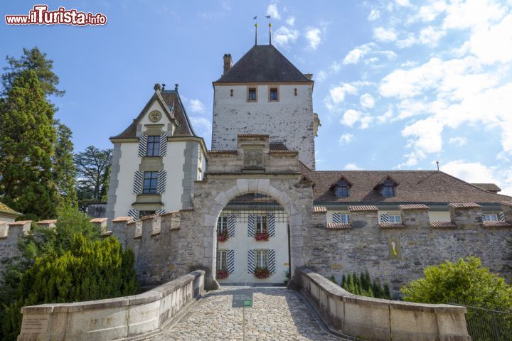 Immagine Ingresso al Castello di Oberhofen am Thunersee in Svizzera (Canton Bernese) - © marekusz / Shutterstock.com