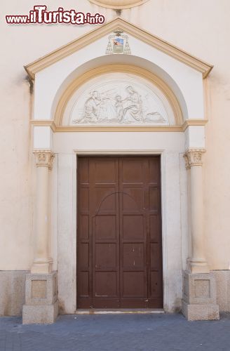 Immagine L'ingresso della chiesa Stella Maris di Manfredonia in Puglia - © Mi.Ti. / Shutterstock.com