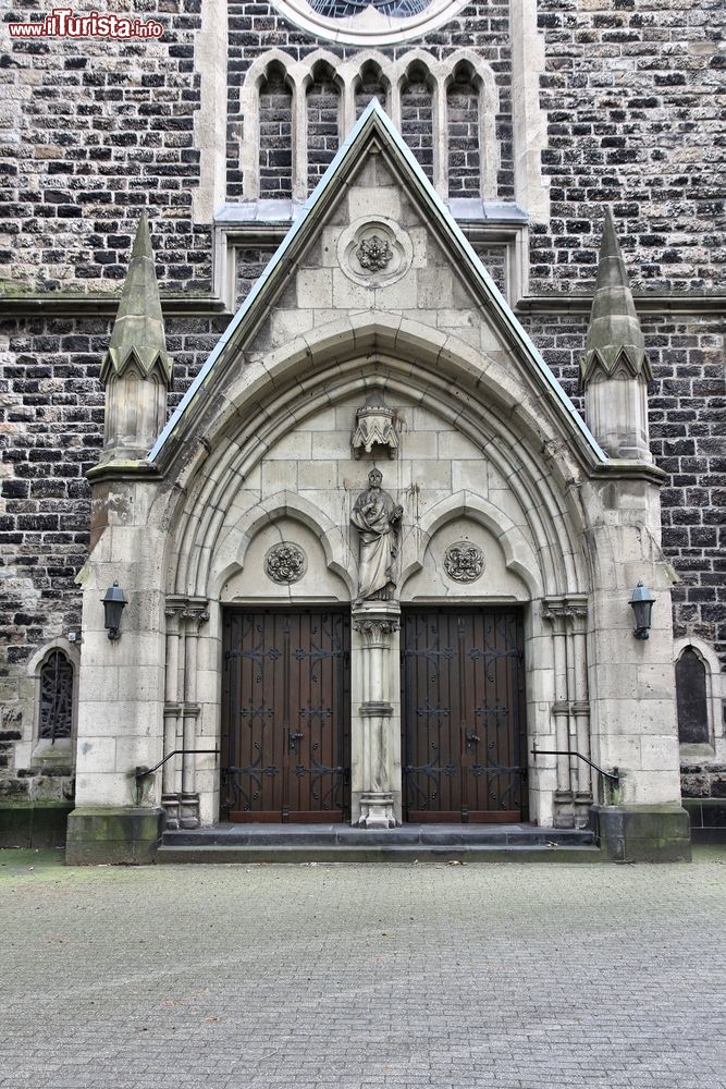 Immagine Ingresso della chiesa degli Apostoli nella città di Dortmund, Germania.