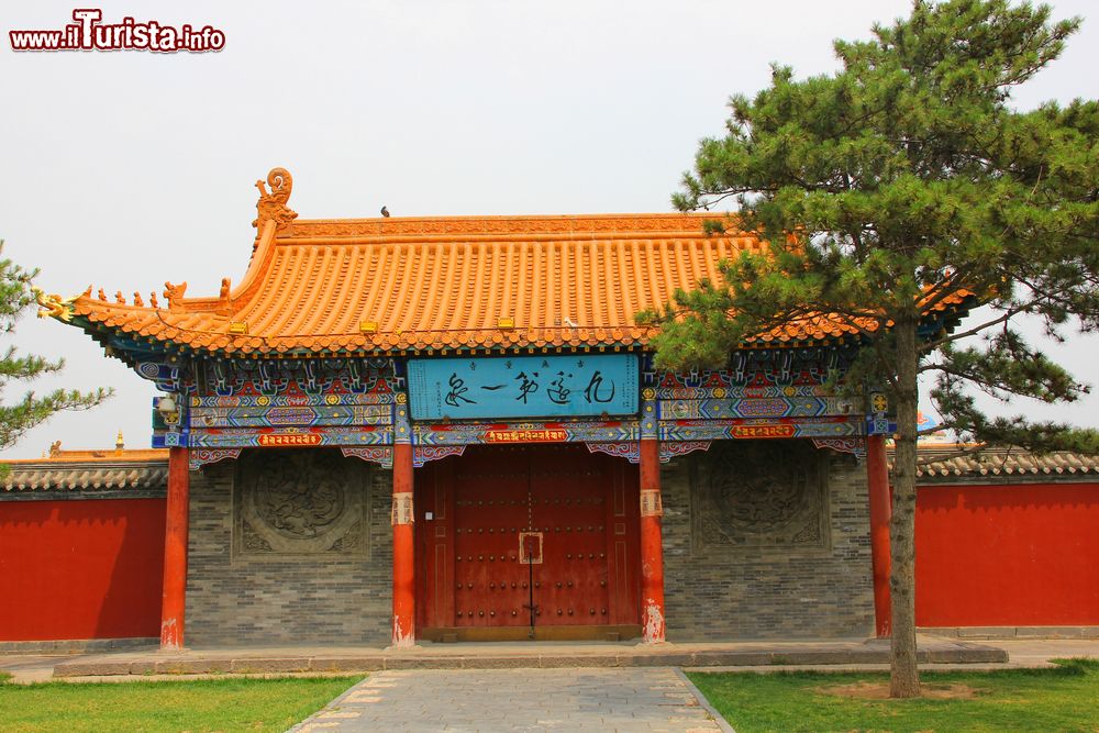 Immagine Ingresso della Five Pagoda Temple a Hohhot, Mongolia Interna, Cina.