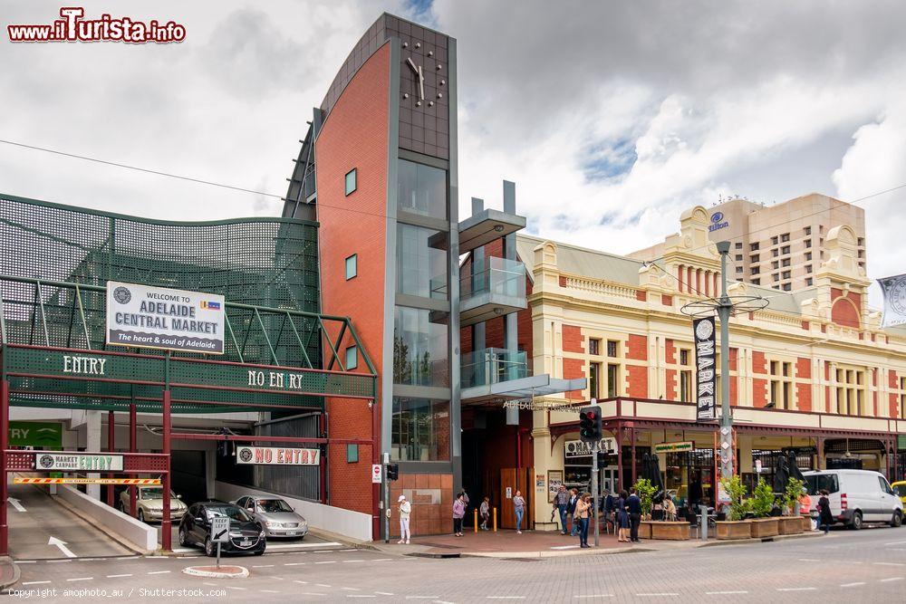 Immagine Ingresso dell'Adelaide Central Market visto da Gouger Street, Australia - © amophoto_au / Shutterstock.com