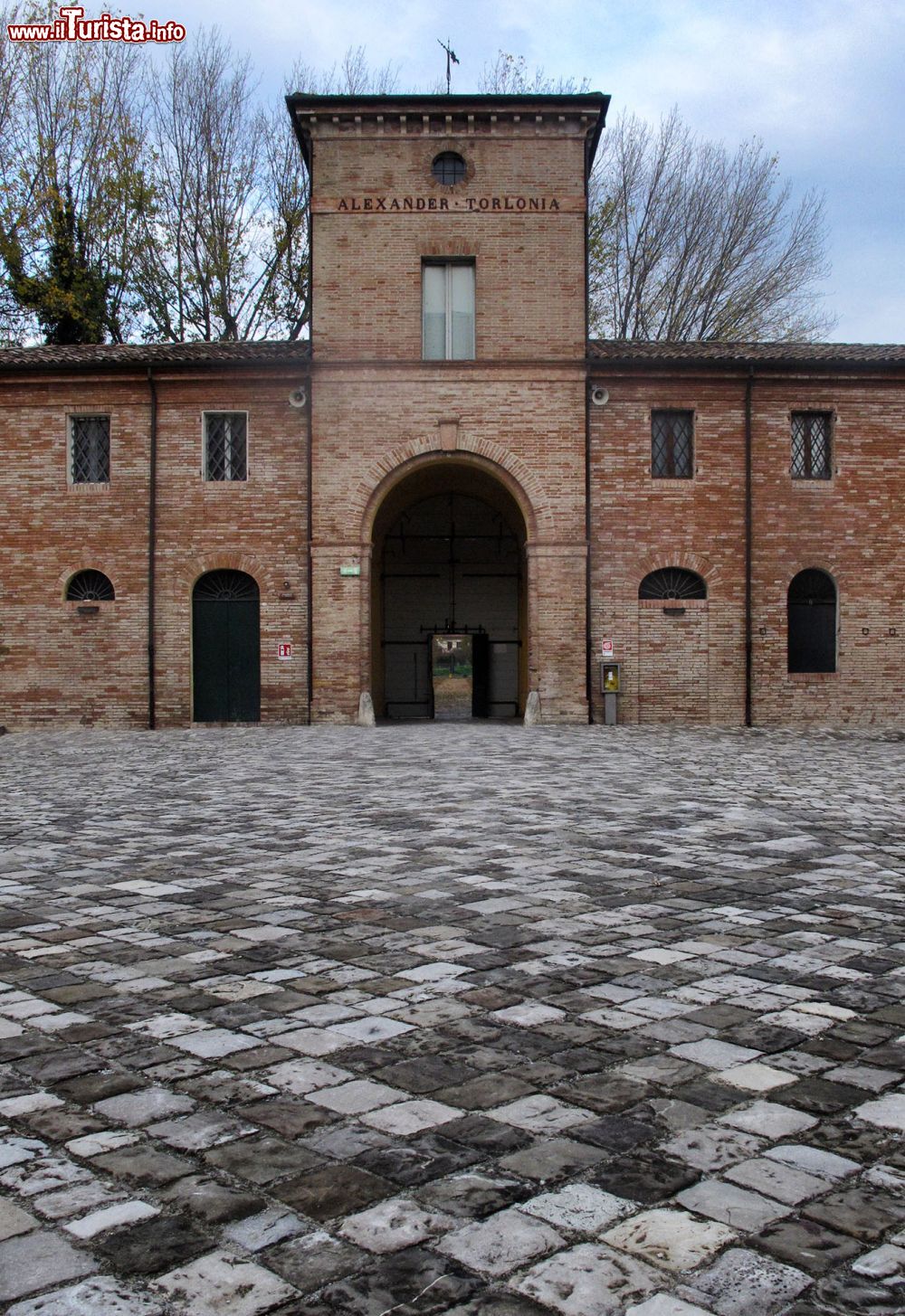 Immagine Ingresso di VIlla Torlonia a San Mauro Pascoli in Romagna - © Nerina60, CC BY-SA 4.0, Wikipedia