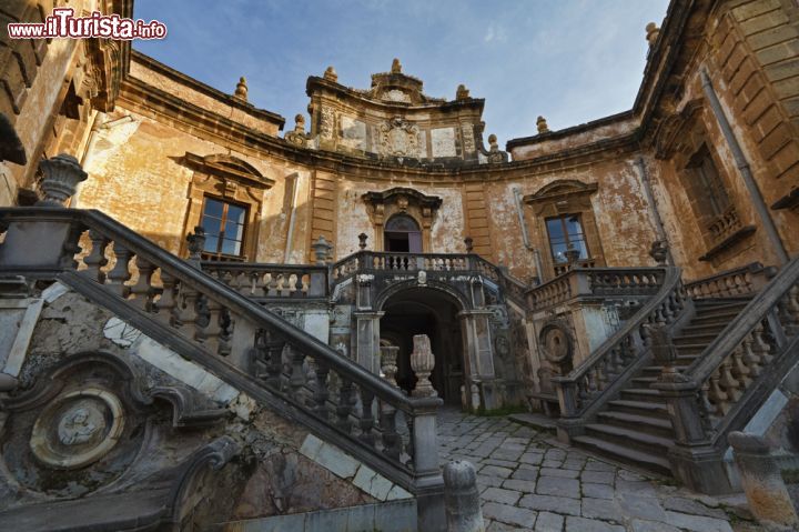 Immagine L'Ingresso monumentale di Villa Palagonia, capolavoro barocco di Bagheria