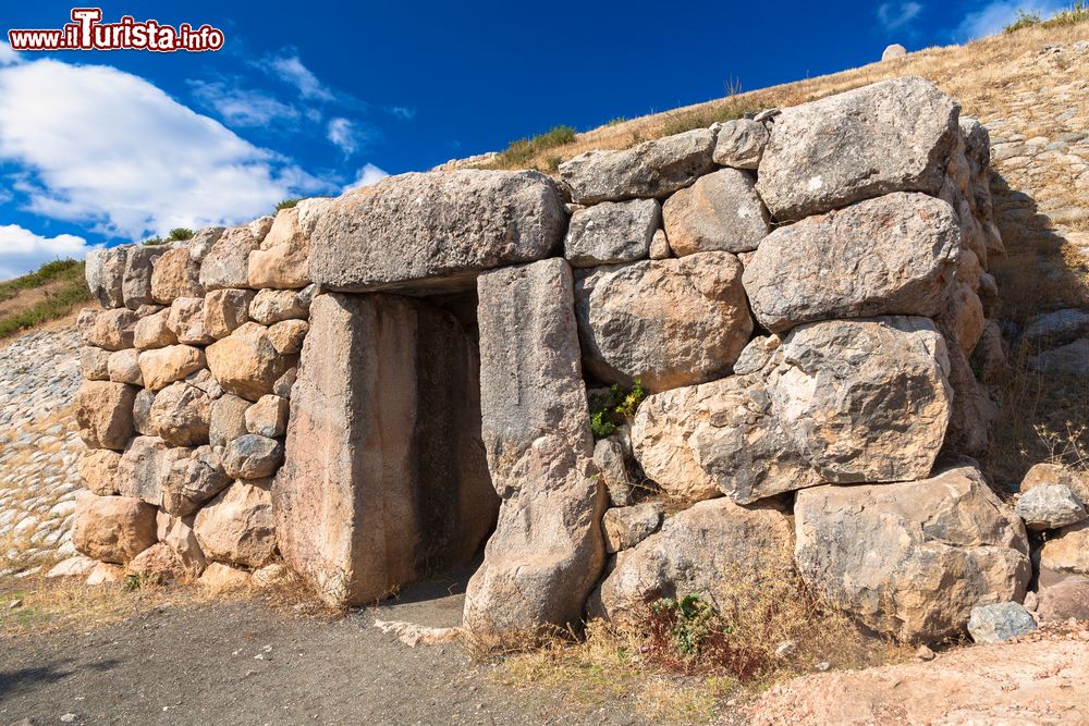 Immagine Ingresso nelle mura dell'antica capitale ittita di Hattusa, Turchia. Siamo nei pressi del villaggio di Bogazkale, nella provincia di Corum.