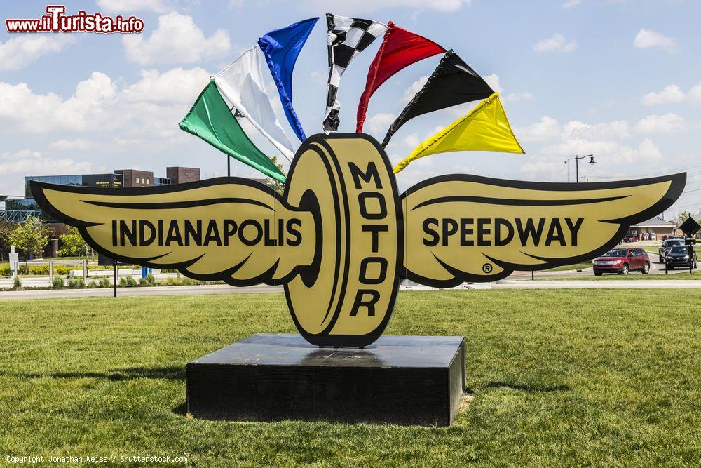 Immagine Insegna dell'Indianapolis Motor Speedway, Indiana (USA). Qui si svolge l'Indy 500 e la Brickyard 400 - © Jonathan Weiss / Shutterstock.com