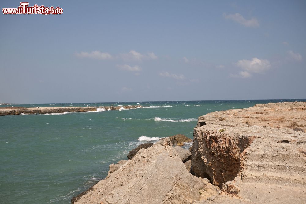 Immagine Insenatura rocciosa lungo la costa di San Foca nel Salento, provincia di Lecce