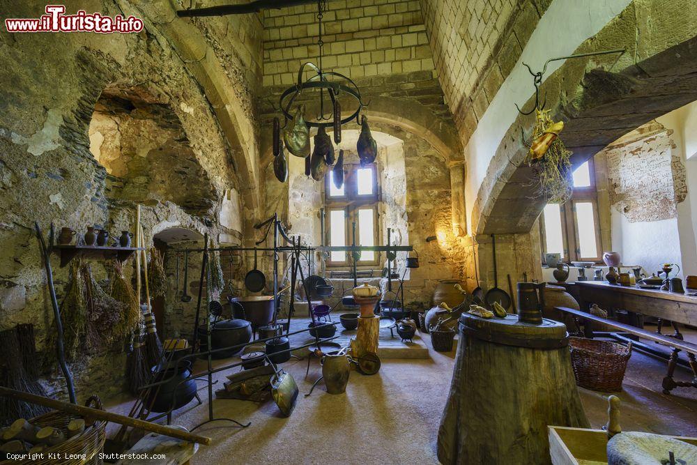 Immagine Interno del celebre castello di Vianden, Lussemburgo. Maggior monumento della cittadina, venne eretto fra il IV° e il XVII° secolo: è uno dei più grandi castelli fortificati a ovest del Reno - © Kit Leong / Shutterstock.com