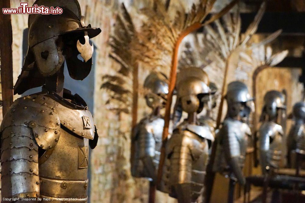 Immagine Interno del City Arsenal Museum di Lviv, Ucraina. E' una delle attrazioni più visitate di questa cittadina e ospita armi di varie epoche e fattezze - © Inspired By Maps / Shutterstock.com