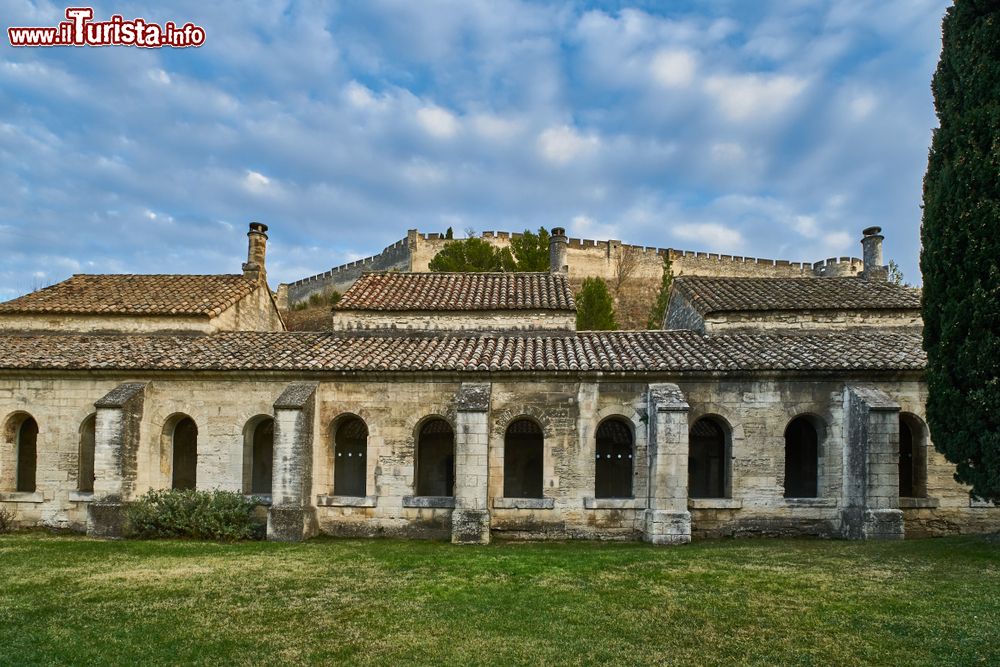 Immagine Interno del forte di Saint-André a Villeneuve-les-Avignon, Francia. Monumento storico di Francia dal 1925, la sua costruzione venne avviata sotto il regno di Giovanni II° il Buono.