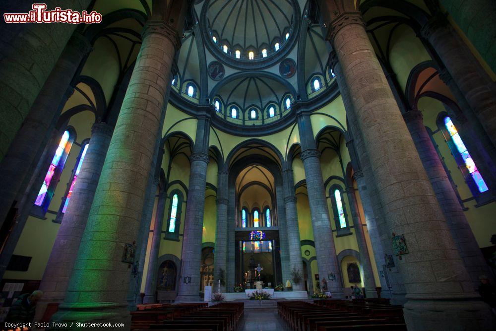 Immagine Interno del Santuario della Madonna del Sangue a Re, Piemonte. In stile neobizantino, questo edificio di culto è stato progettato dall'architetto Edoardo Collamarini di Bologna - © Paolo Trovo / Shutterstock.com