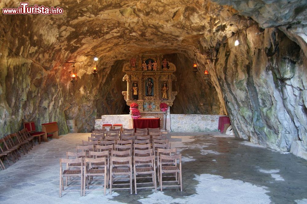Immagine Interno della bella Grotta di San Giovanni d'Antro una delle attrazioni di pulfero in Friuli - © Aconcagua, CC BY-SA 3.0, Wikipedia