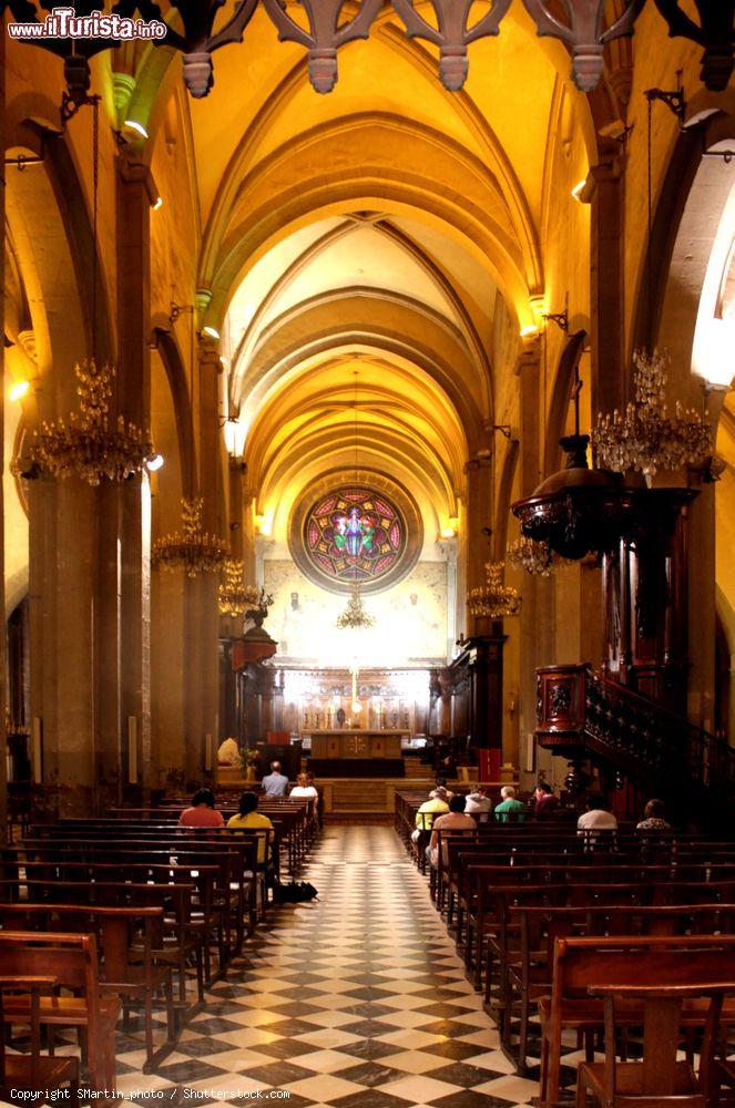 Immagine Interno della cattedrale di Tolone, Francia. L'attuale costruzione risale al 1096 per volere di Gilbert, conte di Provenza, in segno di gratitudine per il suo ritorno, sano e salvo, dalle Crociate - © SMartin_photo / Shutterstock.com