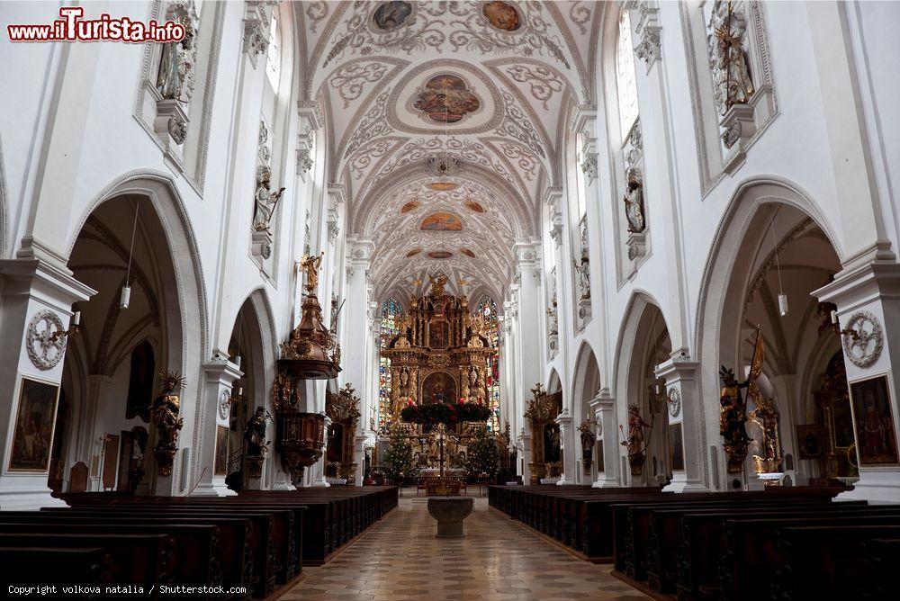 Immagine Interno della chiesa dell'Ascensione di Maria a Landsberg am Lech, Germania - © volkova natalia / Shutterstock.com