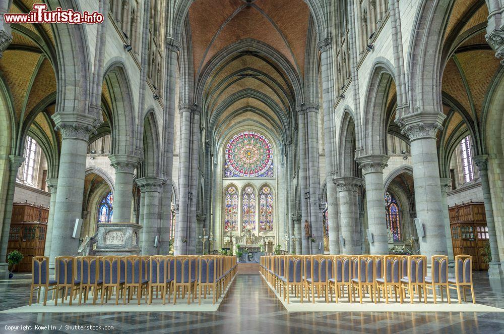 Immagine Interno della chiesa di San Donato a Arlon, Vallonia, Belgio. L'edificio è stato costruito nel 1626 dai padri cappuccini - © Komelin / Shutterstock.com