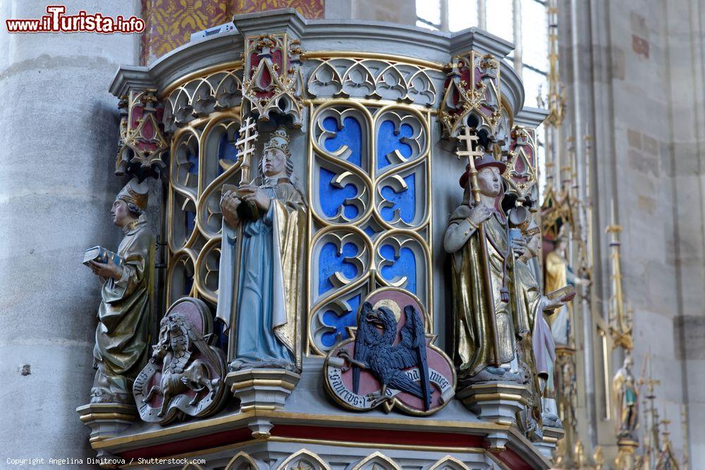 Immagine Interno della chiesa di San Giorgio a Dinkelsbuhl, Baviera. Si tratta di un capolavoro di arte gotica del tardo XV° secolo realizzato da Nikolaus Eseler - © Angelina Dimitrova / Shutterstock.com