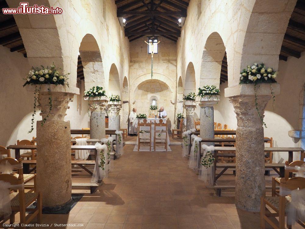 Immagine Interno della chiesa di San Giuliano a Selargius in Sardegna - © Claudio Divizia / Shutterstock.com