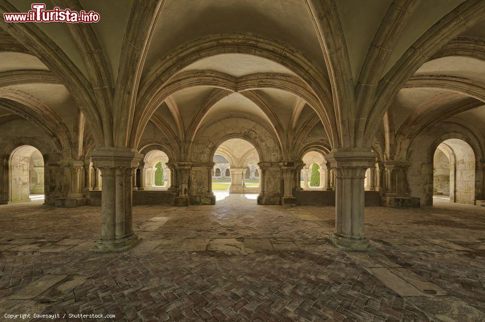 Immagine Interno della sala capitolare dell'abbazia di Fontenay, Montbard (Francia) - © Davesayit / Shutterstock.com