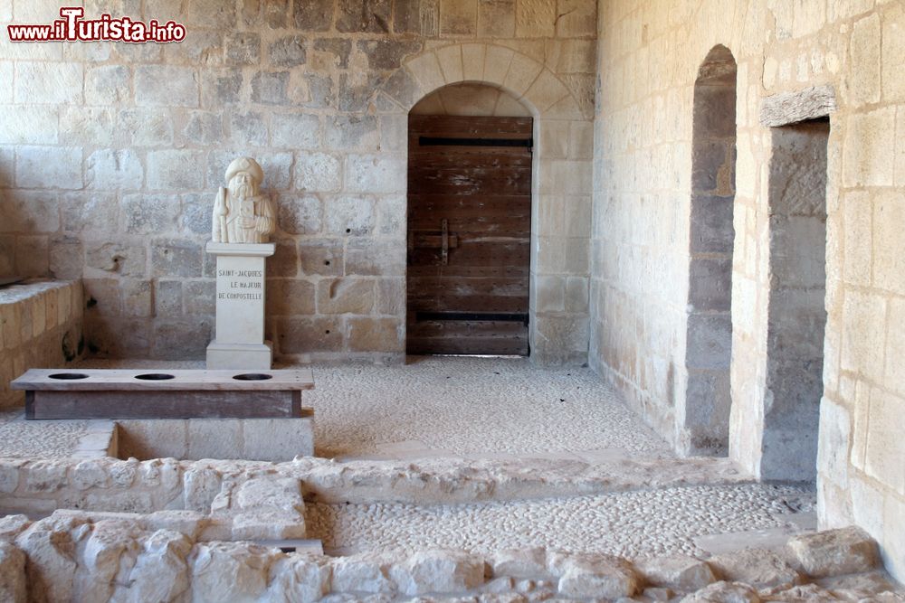 Immagine Interno dell'Ospedale dei Pellegrini nel borgo di Pons, dipertimento della Charente-Maritime, Francia.