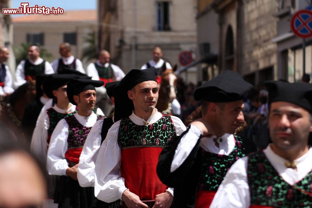 Immagine Irgoli sfilata in costume tradizionale nel centro cittadino - © Gianni Careddu, CC BY-SA 4.0, Wikipedia