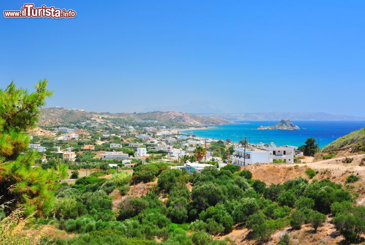 Immagine Una pittoresca veduta del mare Egeo dalle montagne di Kefalos, isola di Kos (Grecia) - © Kert / Shutterstock.com