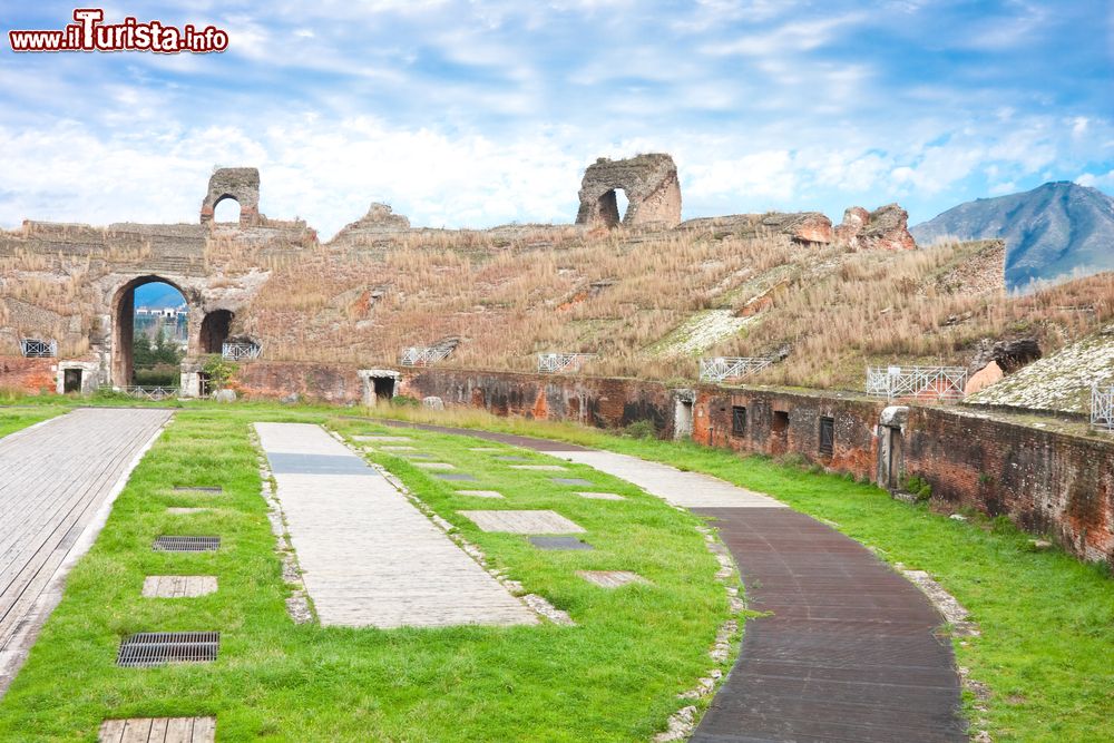 Immagine L'arena dell'anfiteatro romano di Capua in Campania.